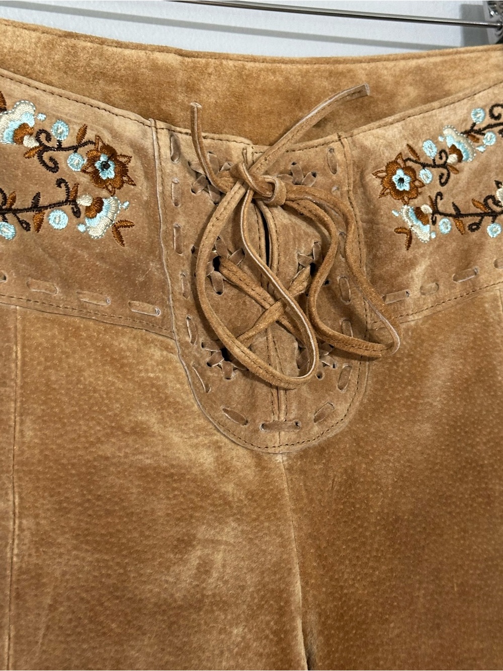 Vintage Wilson’s Leather Suede Embroidered Pants Size 8 Y2K - Picture 2 of 8